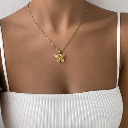Amy – Collar Mariposa Recortada Dorada