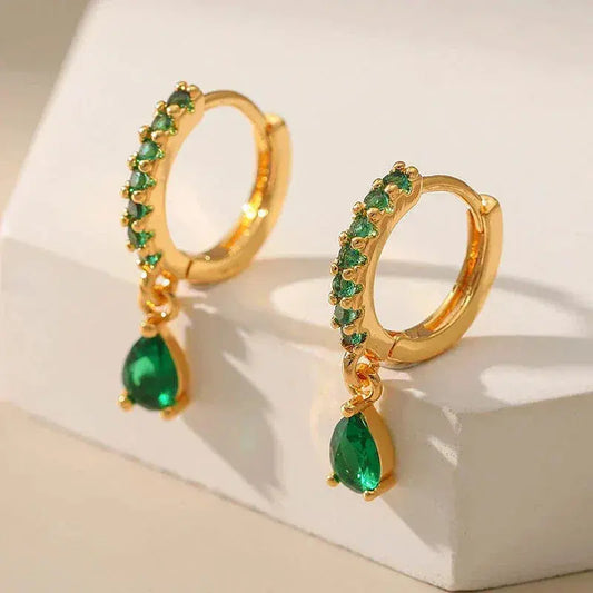 Amara – Pendientes Dorados con Esmeralda y Circonia