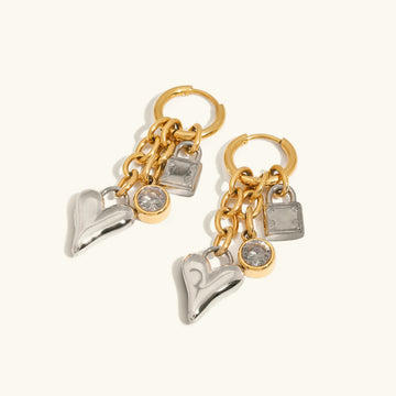 Pendientes Huggie de mujer con colgante de corazón, colgante de candado y detalles de cadena