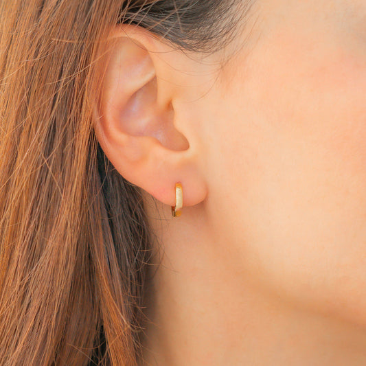 Luna – Aretes de Aros Huggie Delicados