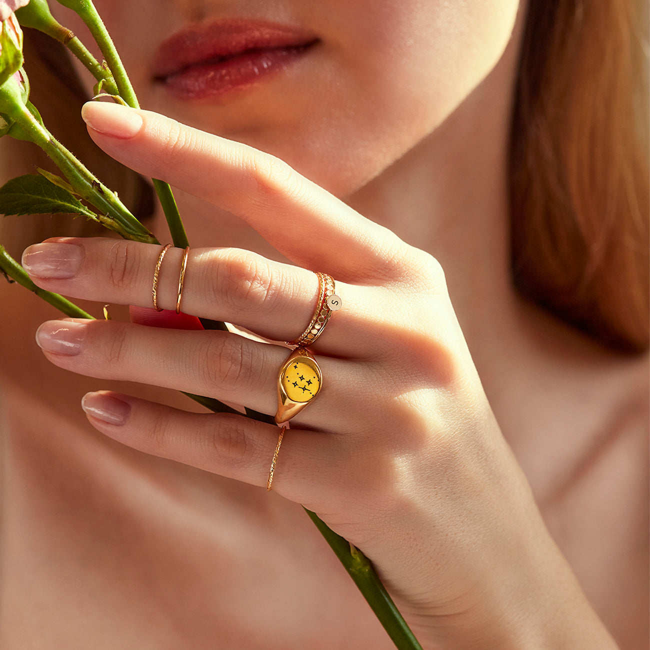 Luna - Anillo Plano de Perlas