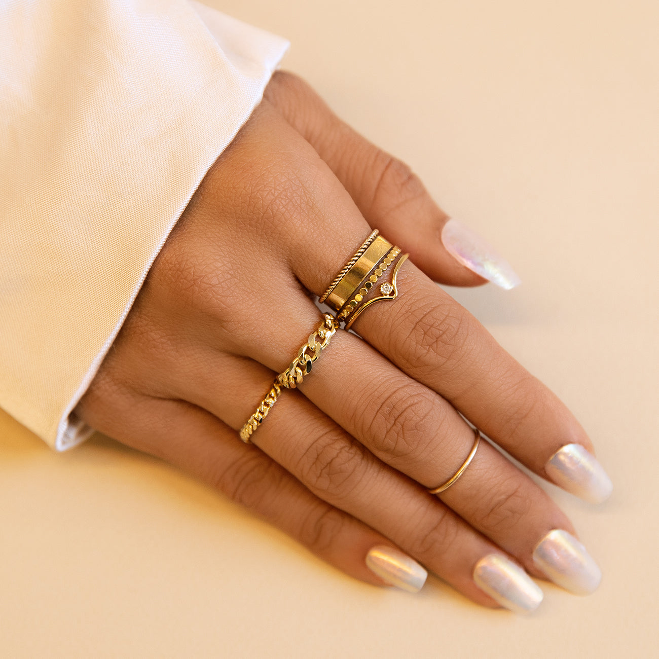 Luna - Anillo Plano de Perlas