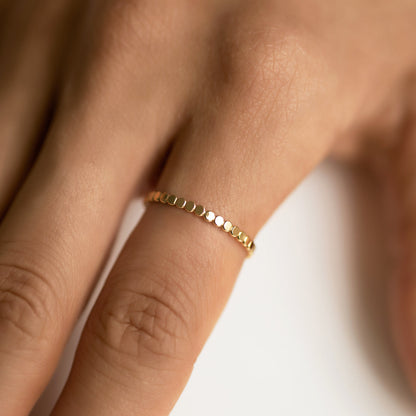 Luna - Anillo Plano de Perlas