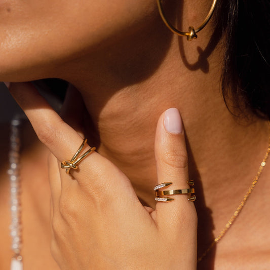 Thalia – Anillo Ajustable Entrelazado Dorado
