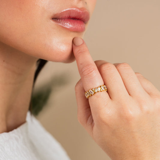 Lily – Anillo Dorado Engastado con CZ Talla Baguette