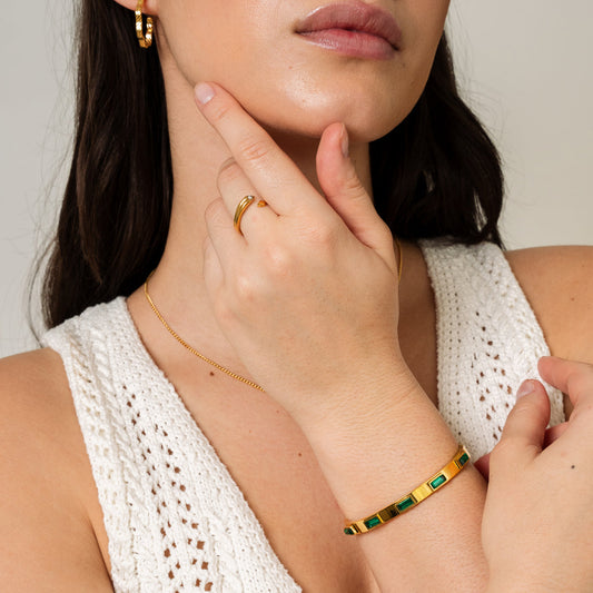Kezz – Pulsera Piedra Cúbica Dorada/Verde