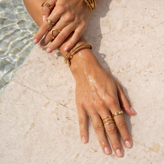 Ozlivra – Bague Dorée Intemporelle
