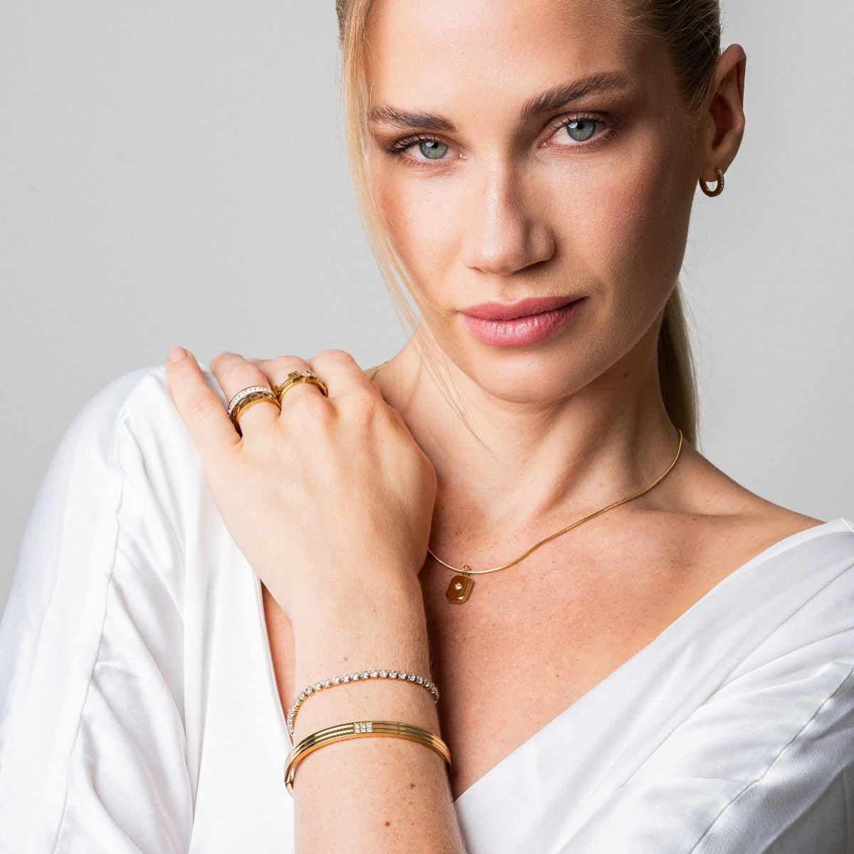 Charry – Pulsera Brazalete Adornado con Piedra Tallada