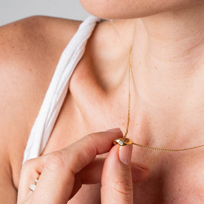 Pyroni – Collar Colgante Dorado