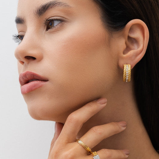 Mikha – Aretes Cadena Eslabón Plano y Piedra