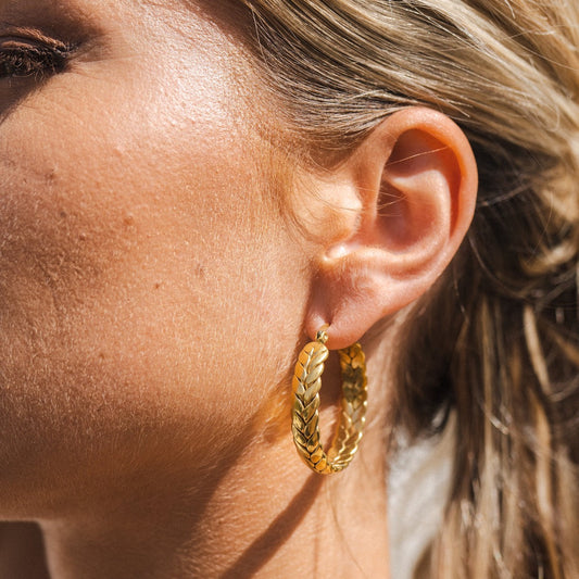 Cassandre – Aretes Trenzadas Bañadas en Oro 18K