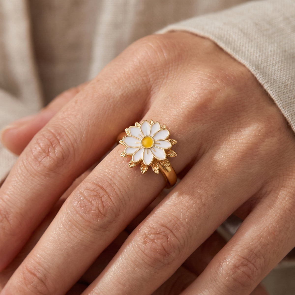 Dama Anillo Ajustable con Motivo de Margarita y Detalles de Hojas