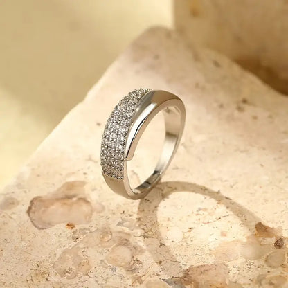Emiko – Anillo Oro Amarillo con Piedras Luminosas