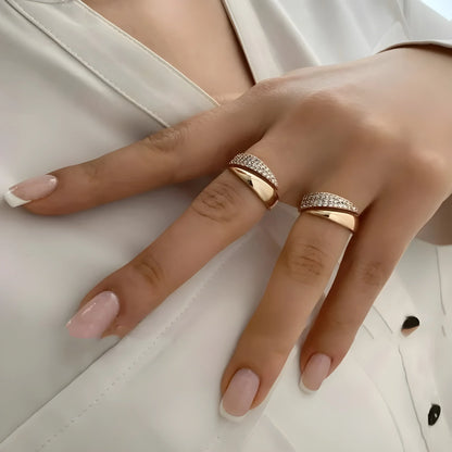 Emiko – Anillo Oro Amarillo con Piedras Luminosas