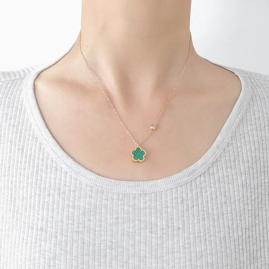 Trébol de cinco hojas - Collar con flores de trébol