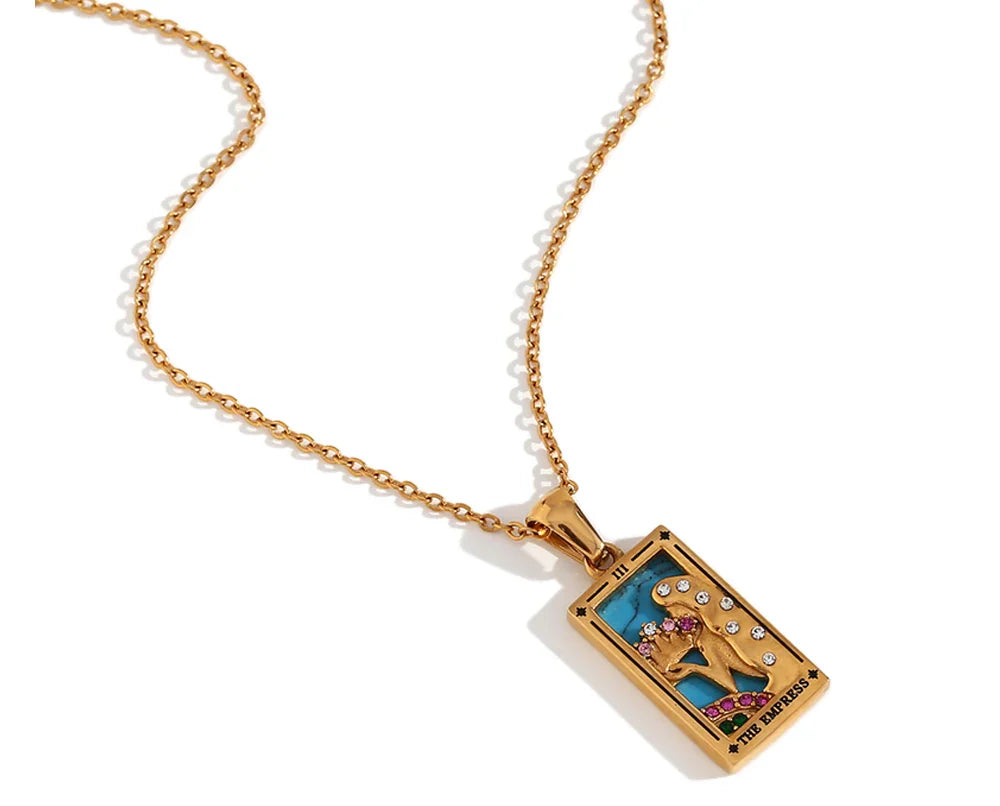 Mystika – Collar Tarot con Colgante Rectangular y Strass