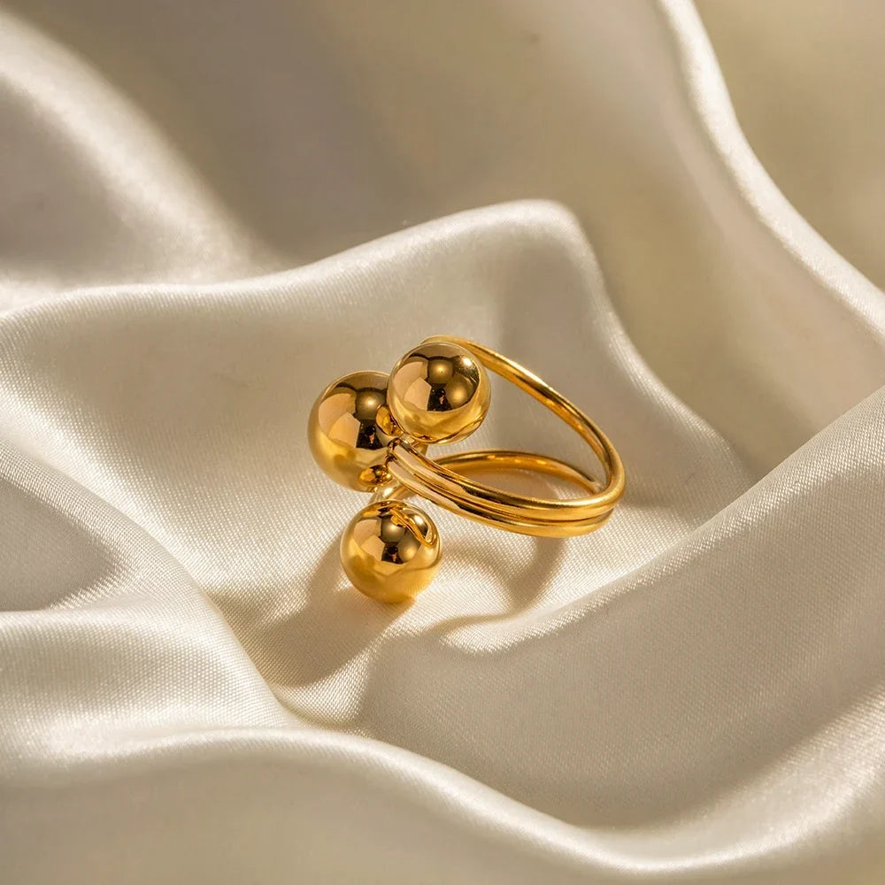 Anillo abierto ajustable para mujeres con diseño de tres esferas y estructura multibanda