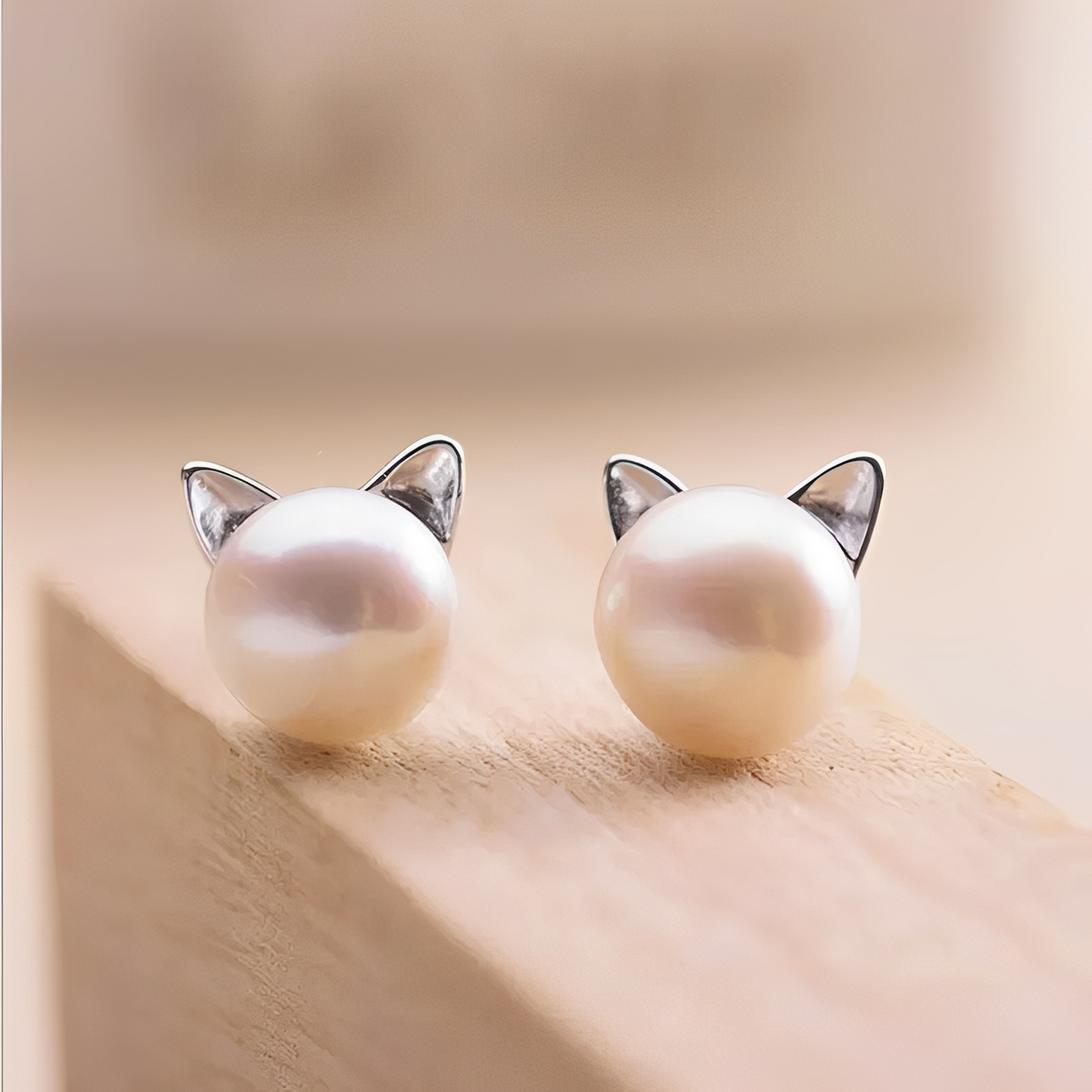 Nikka – Pendientes Gatito Huecos de Plata