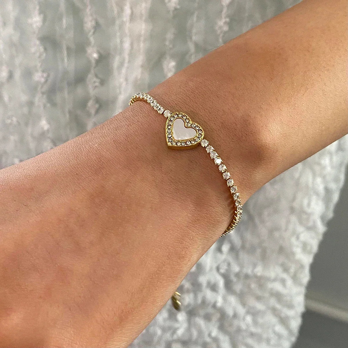 Pulsera Corazón Mujer con Incrustaciones de Piedras y Motivo Central de Corazón