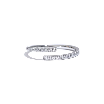 Elina – Anillo Geométrico con Circón Incrustado