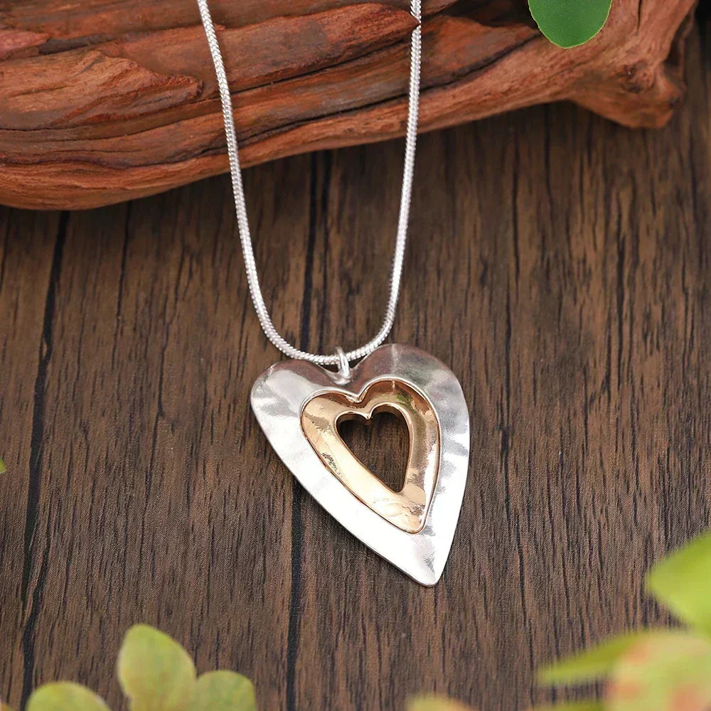 Collar con Colgante de Corazón de Dama con Diseño de Marco Bicolor