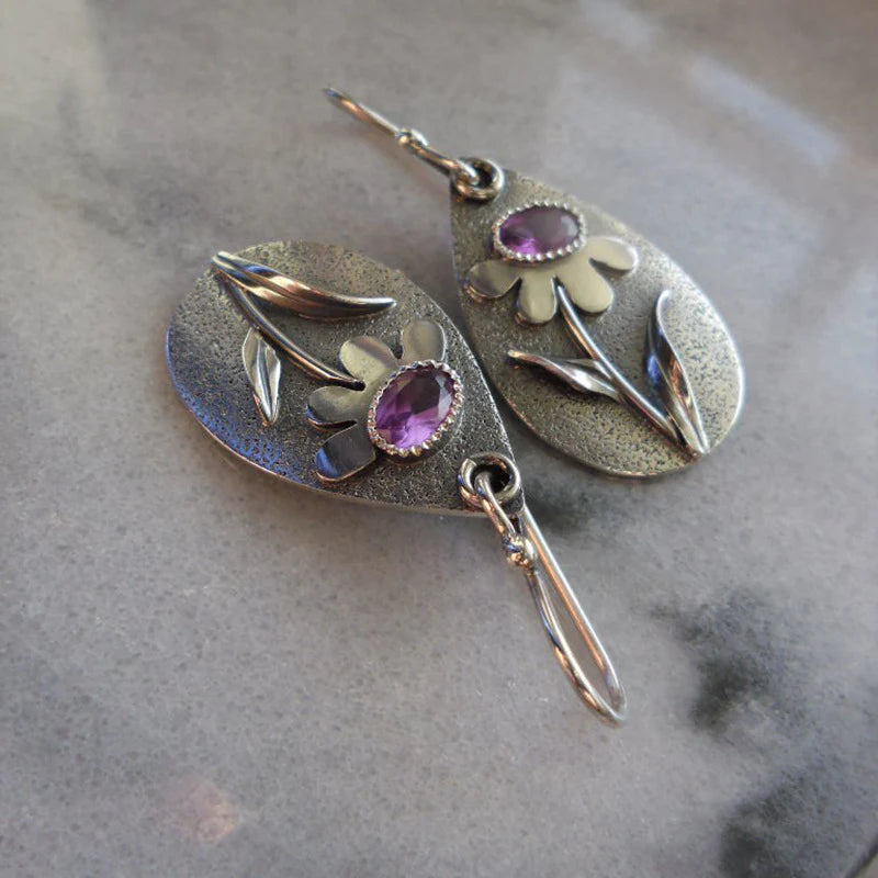 Pam – Pendientes Retro con Diseño Floral en Relieve
