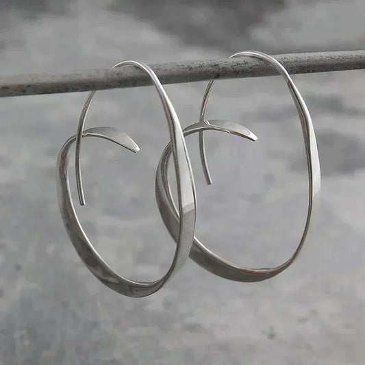 Lora – Pendientes Espirales Elegantes