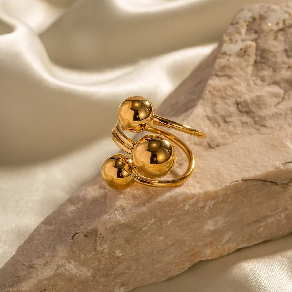 Anillo abierto ajustable para mujeres con diseño de tres esferas y estructura multibanda