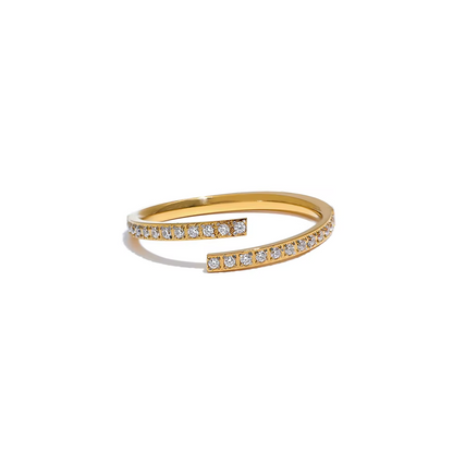 Elina – Anillo Geométrico con Circón Incrustado