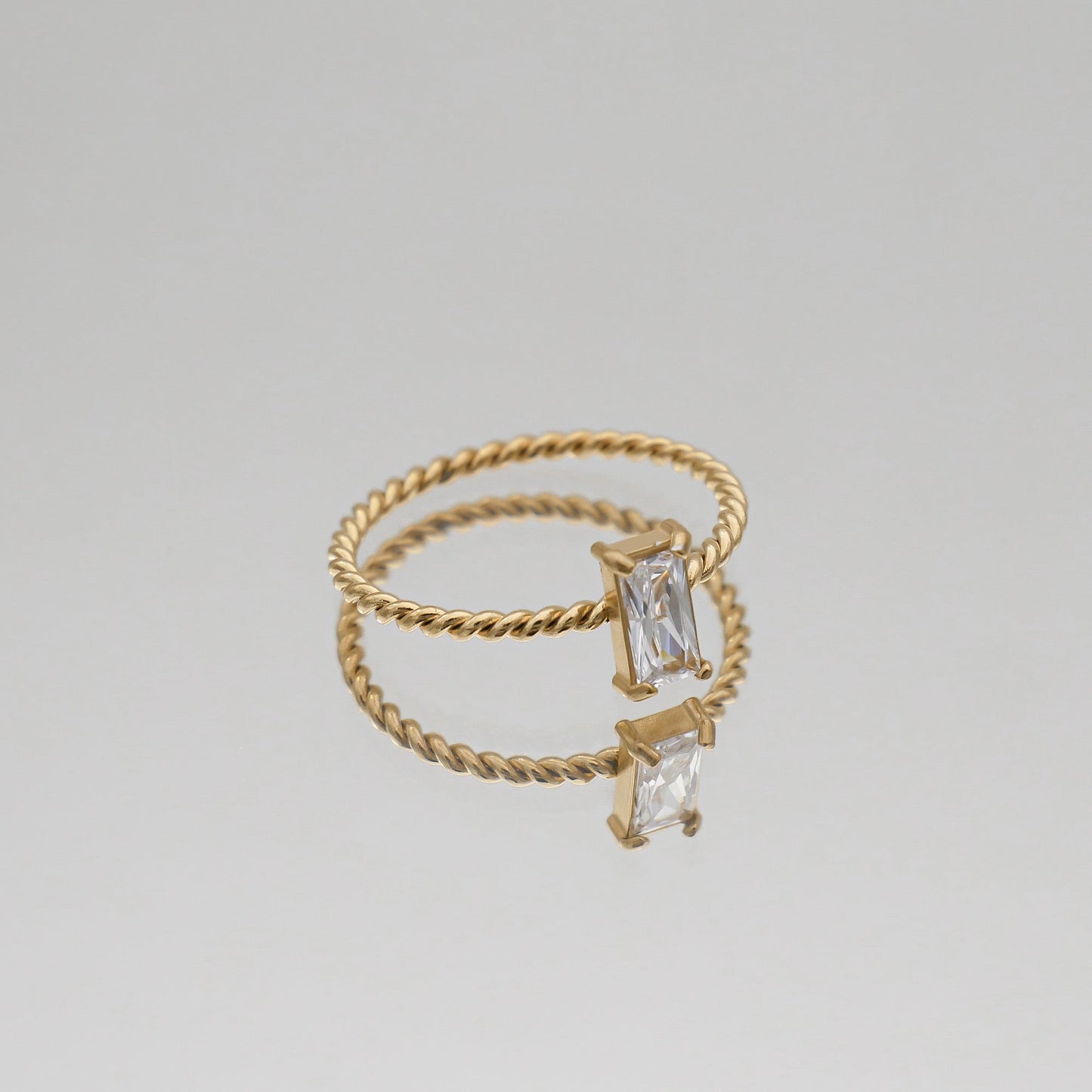 Selin – Anillo Piedra Fina Torsionada