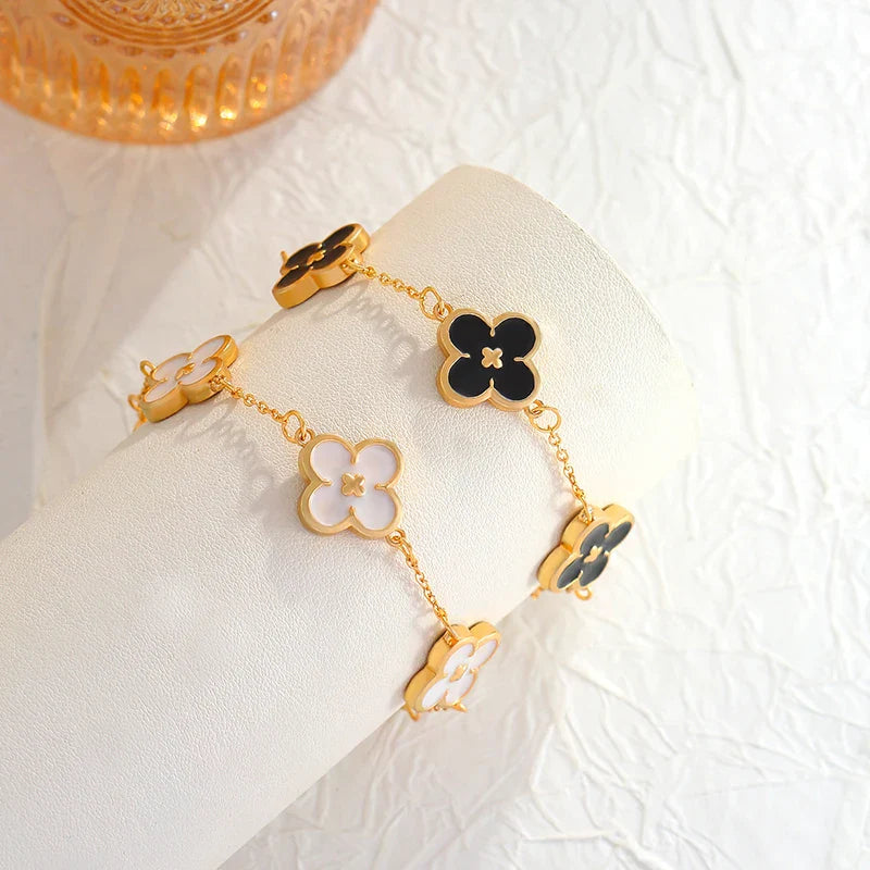 Lian – Pulsera Doble Cara con Flores de Ciruelo