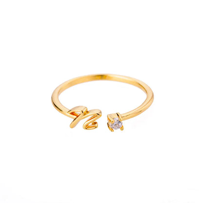Shiela – Anillo Inicial en Acero Inoxidable Dorado
