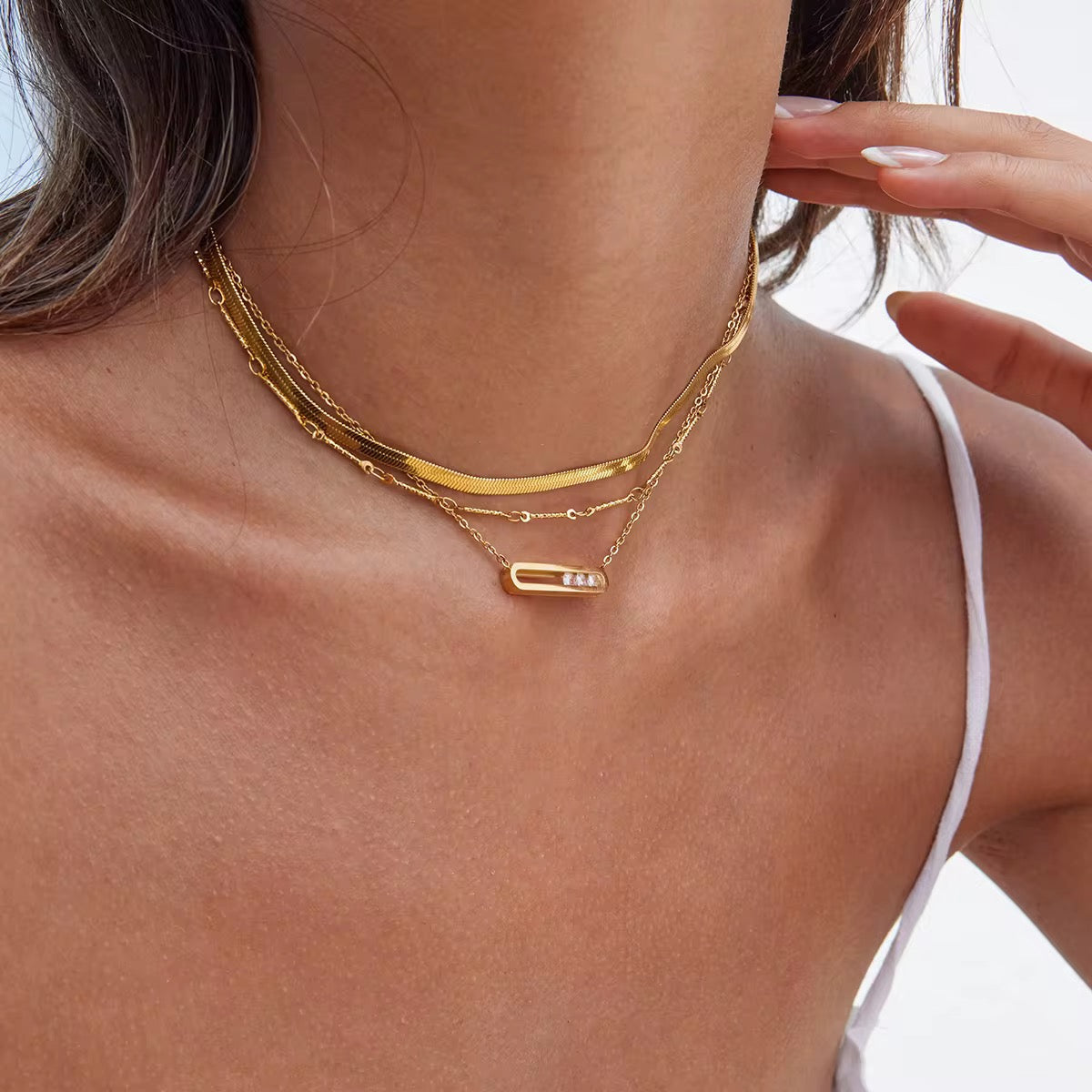 Collar con Colgante de Mujer con Rectángulo Alargado y Acentos de Piedra