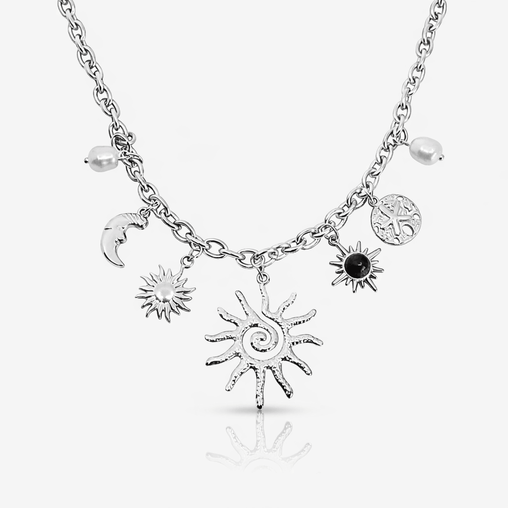 Collar Charm de Dama con Acentos de Sol, Luna y Perlas