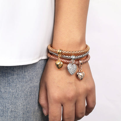 Aria – Pulsera de Metal con Corazones Sólidos