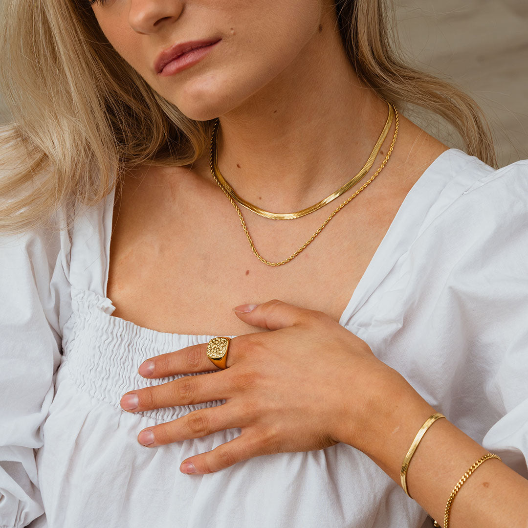 Tiana – Collar Cuerda Torsada & Serpiente Plana Dorado 18K