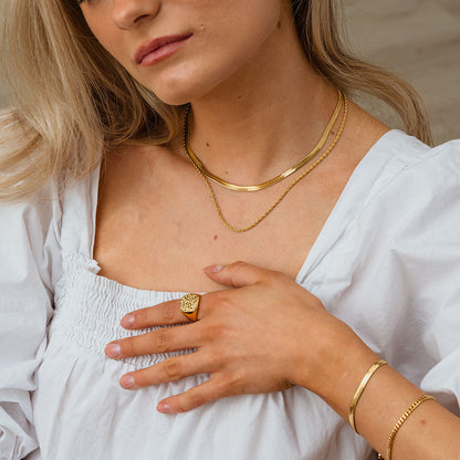 Tiana – Collar Cuerda Torsada & Serpiente Plana Dorado 18K