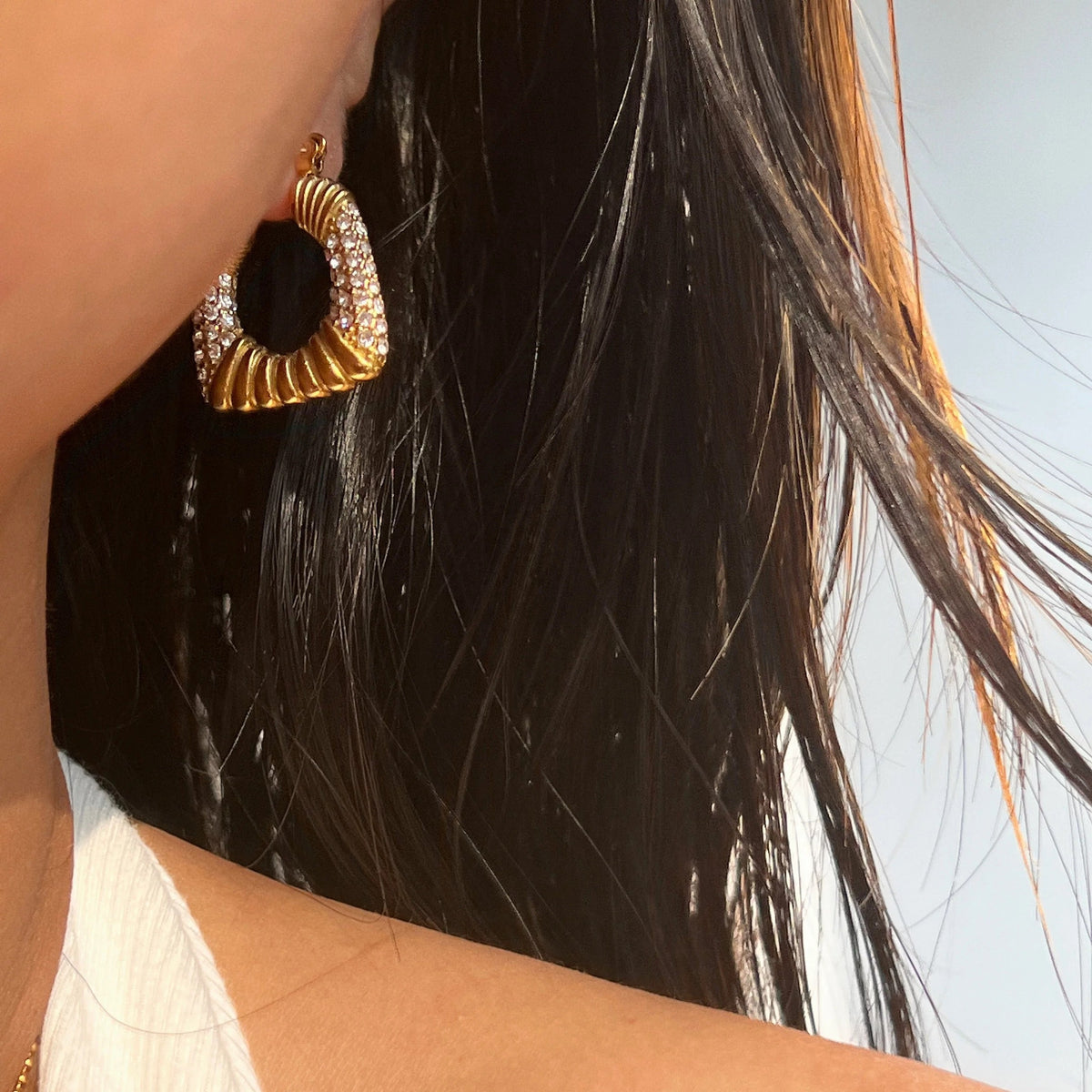 Aretes de Declaración para Mujeres con Diseño Ripado y Detalles con Piedras