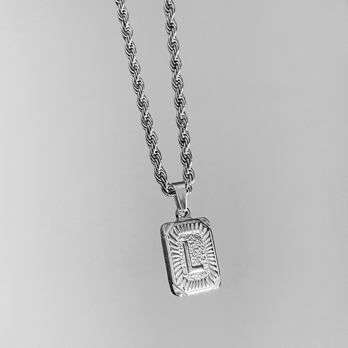 Collar de Iniciales para Mujeres con Colgante de Letra Rectangular y Cadena Torcida