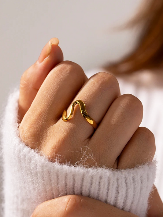 Sylvia – Anillo Ola Dorada