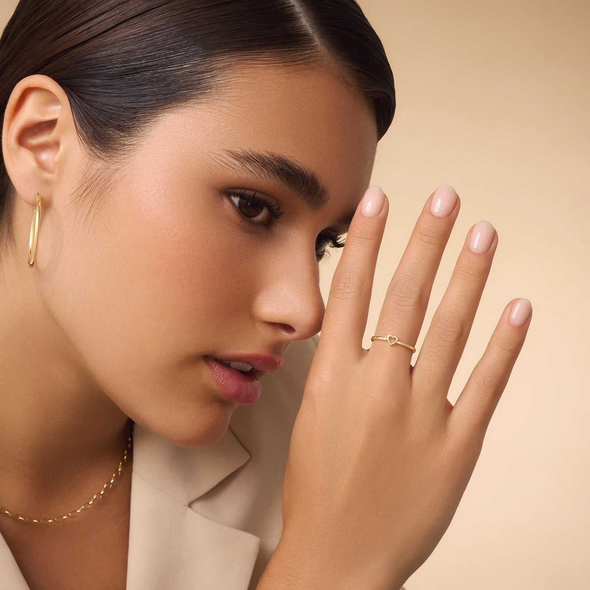 Anillo de Mujer con Motivo de Corazón Abierto y Banda Delgada
