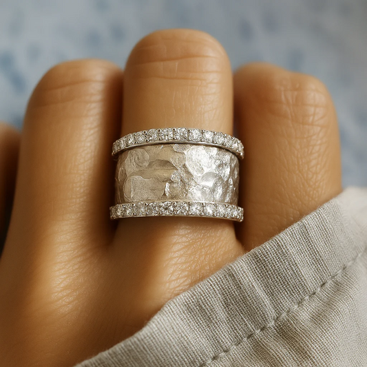Enora – Anillo Vintage Plateado con Zirconio