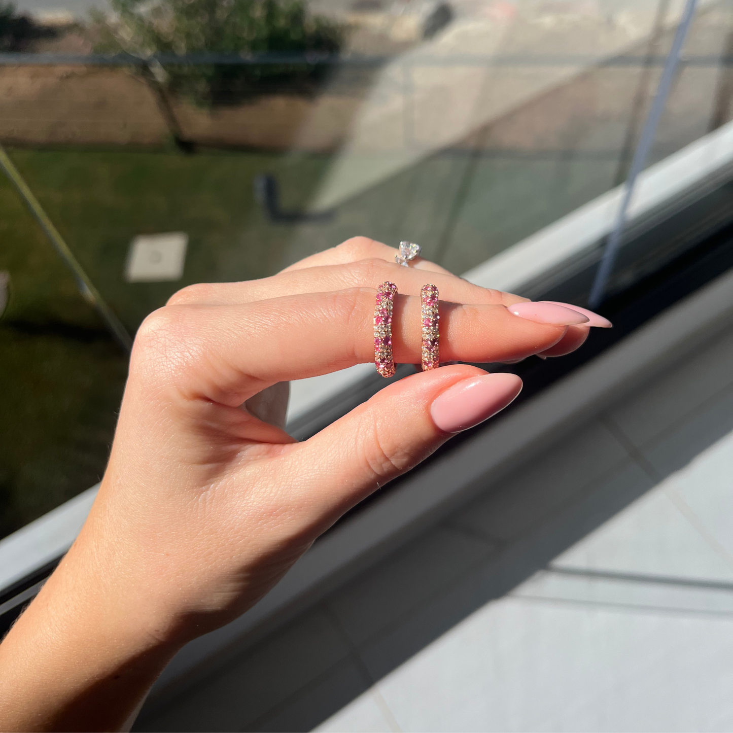 Zen – Anillo Apilado Pavimentado de Diamantes