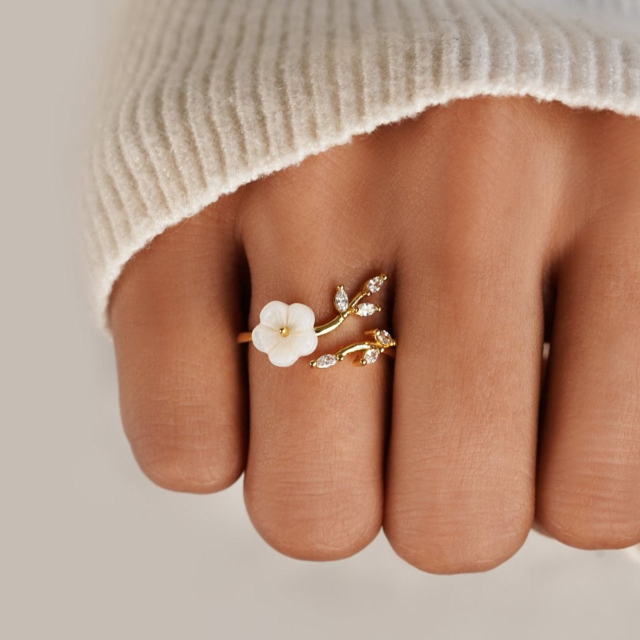 Anillo Wildflower - Anillo de pétalo de cristal con concha