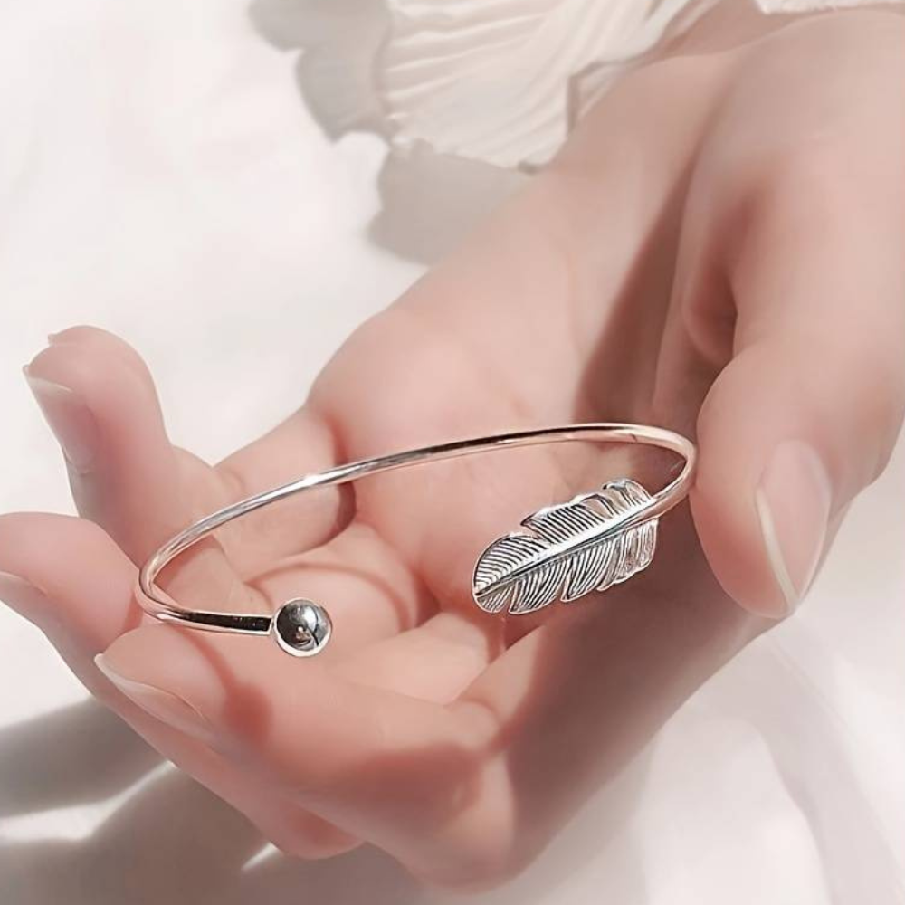 Brazalete de pluma plateado - Pulsera de pluma