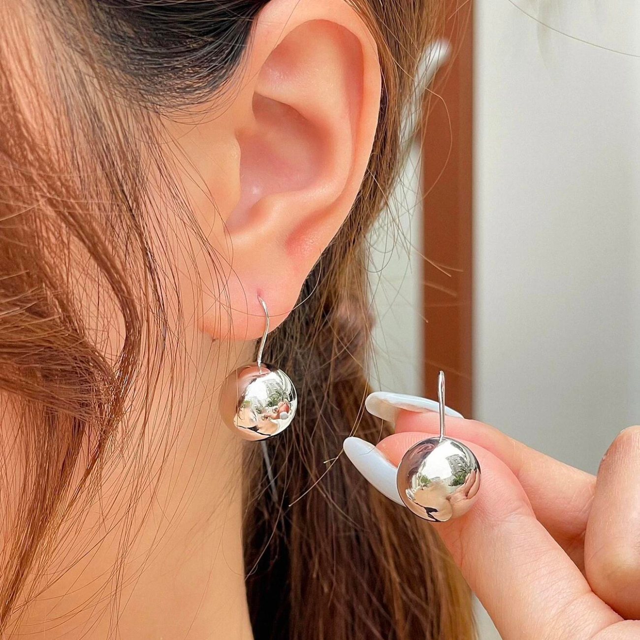 Pendientes de esfera - Ganchos de oreja redondos brillantes