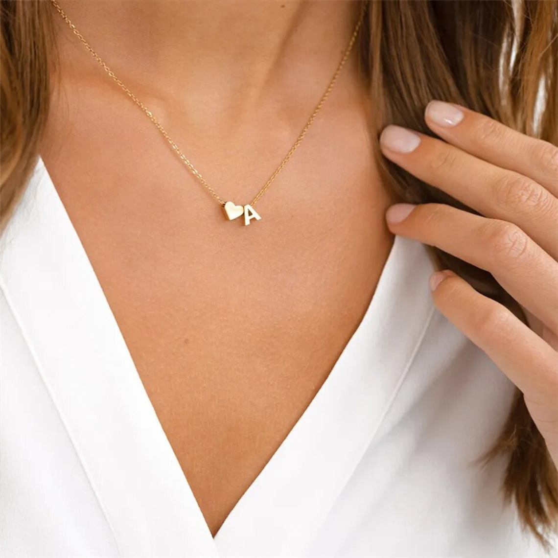 Collar con inicial en forma de corazón - Colgante personalizado con inicial