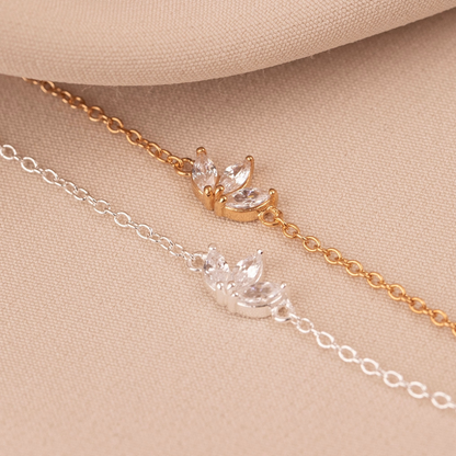 Pulsera de cadena con tres flores de zirconia