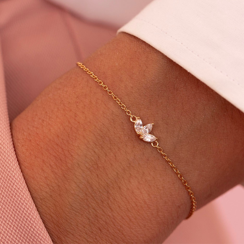 Pulsera de cadena con tres flores de zirconia