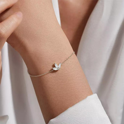 Pulsera de cadena con tres flores de zirconia
